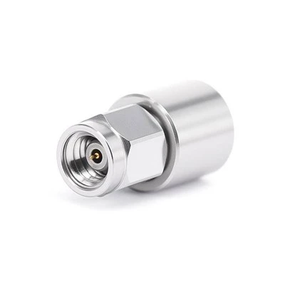 Qual é a relação entre as cargas do conector e a força de contato?